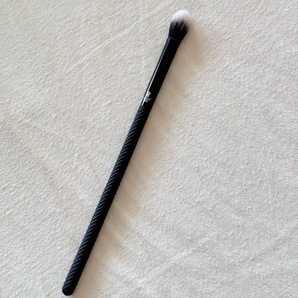 CROWN MODA PRO BMX-430 Crease Eyeshadow Brush Black Makeup Brush